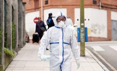 El Ayuntamiento de Oviedo traslada a cuatro personas sin techo a Gijón